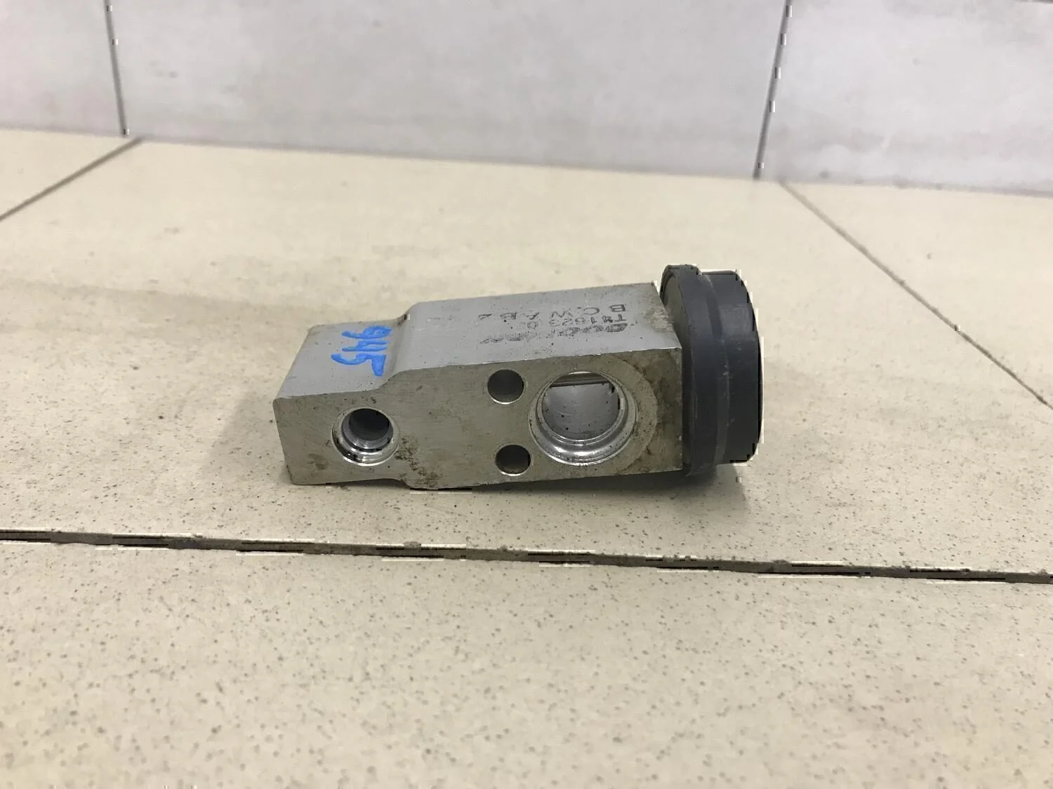 Клапан кондиционера Hyundai-KIA Spectra 2001-2011 - изображение 1