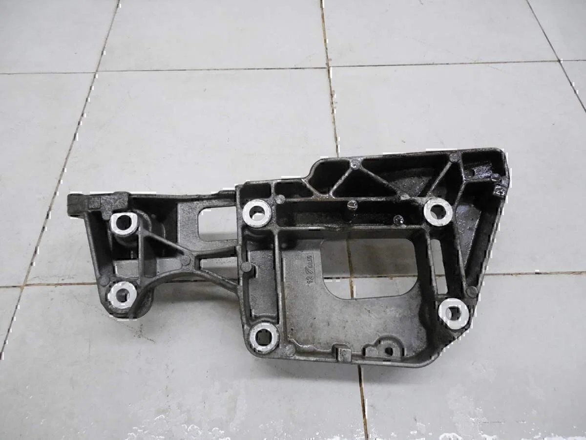 Кронштейн генератора Audi Passat [B6] 2005-2010 - миниатюра 2