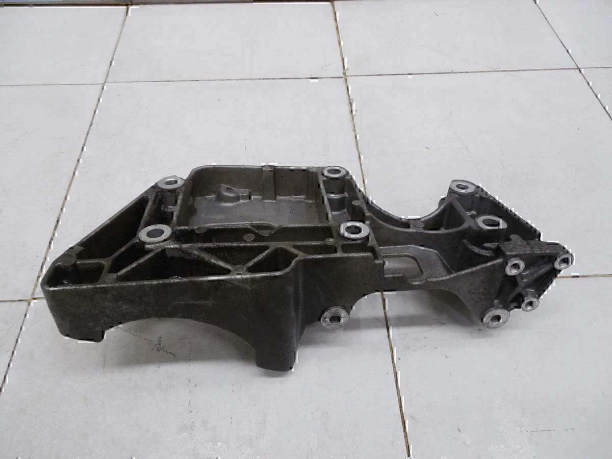 Кронштейн генератора Audi Passat [B6] 2005-2010 - миниатюра 3