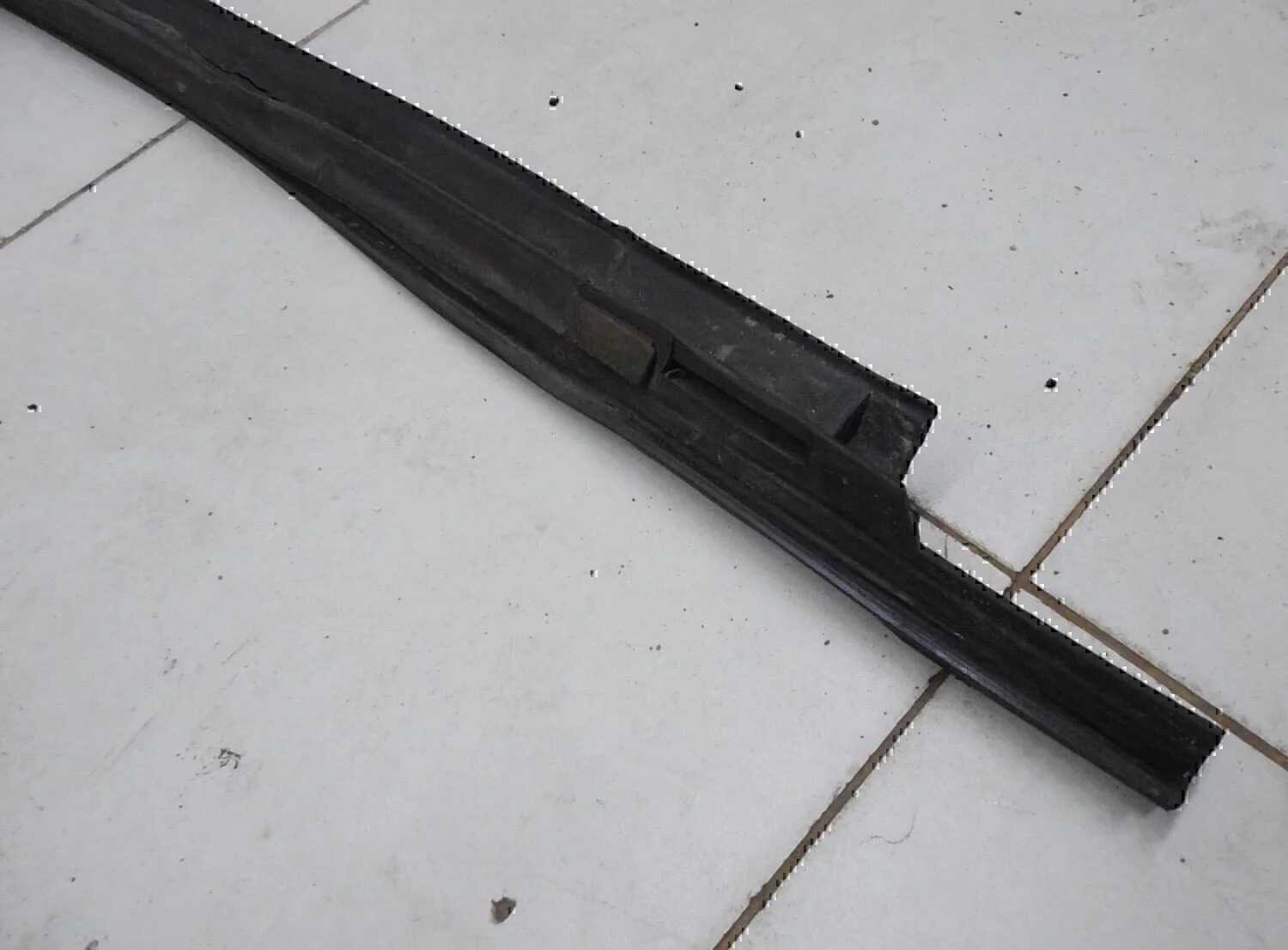Уплотнитель (наружный) NISSAN Almera Tino 2000-2006 - миниатюра 3