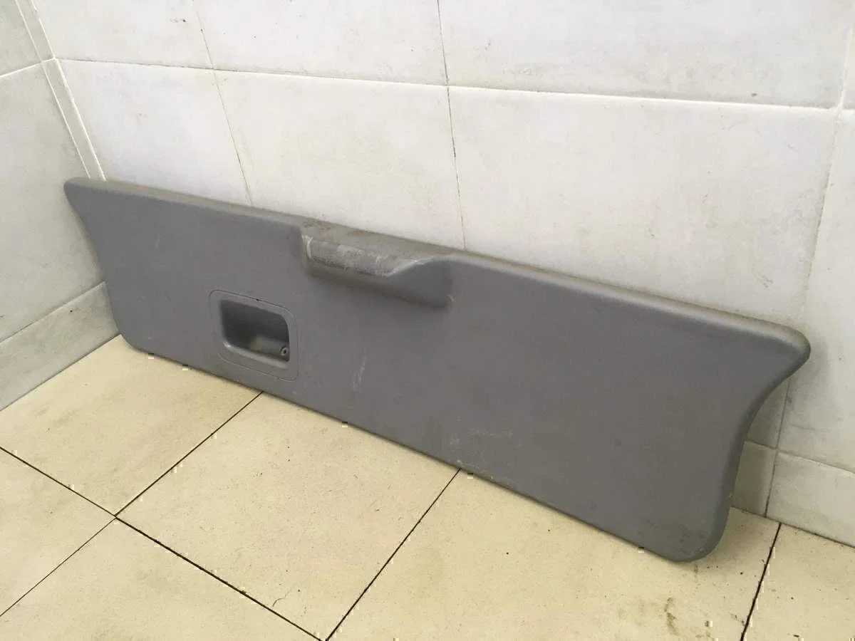 Обшивка двери багажника VW Pointer/Golf BR 2004-2009 - миниатюра 2