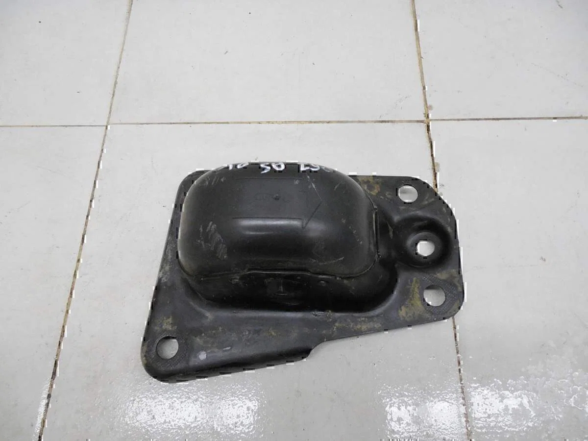 Кронштейн (п.з.к.) VW Touran 2003-2010 - изображение 1