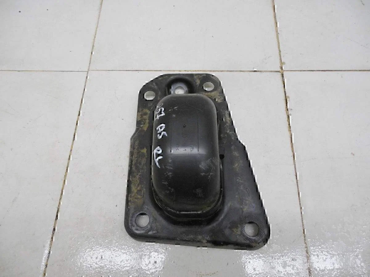 Кронштейн (п.з.к.) VW Touran 2003-2010 - миниатюра 2