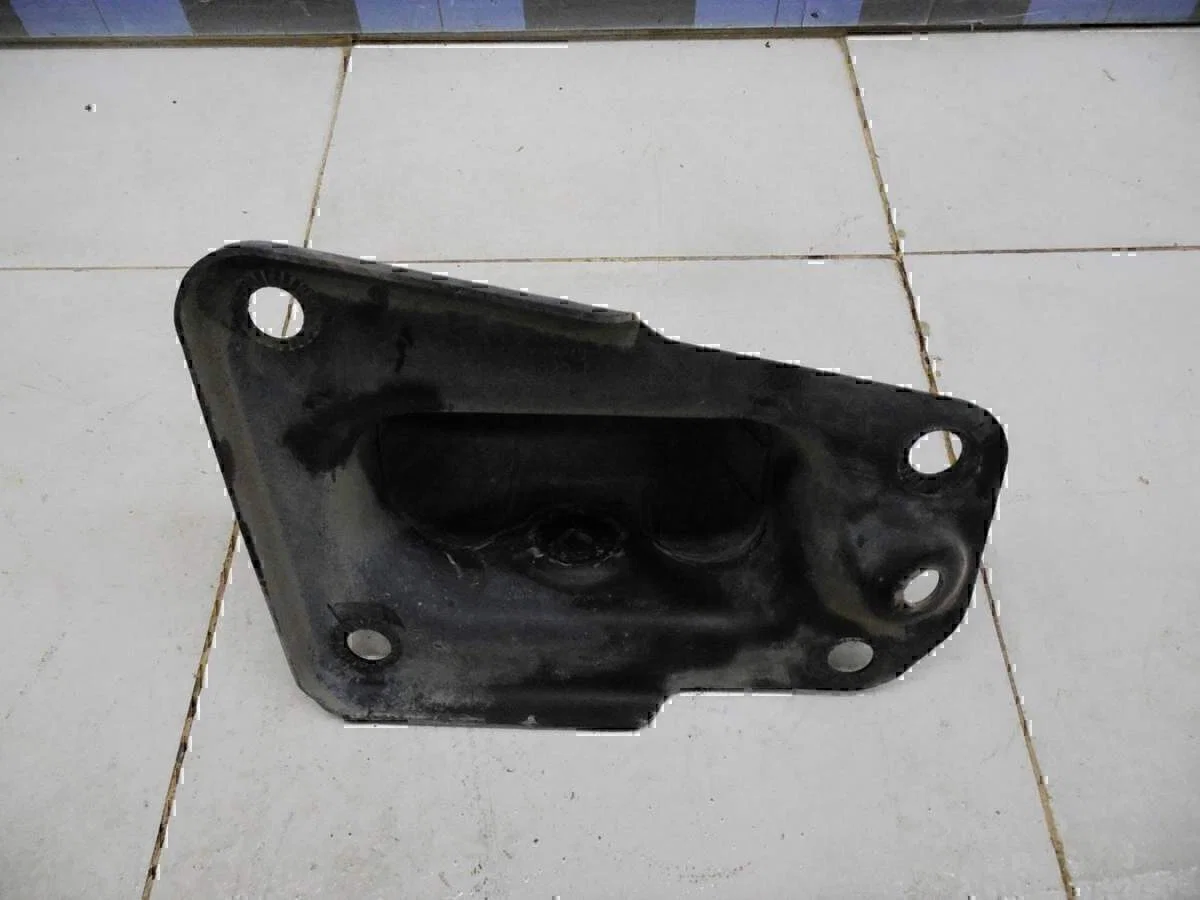 Кронштейн (п.з.к.) VW Touran 2003-2010 - миниатюра 3