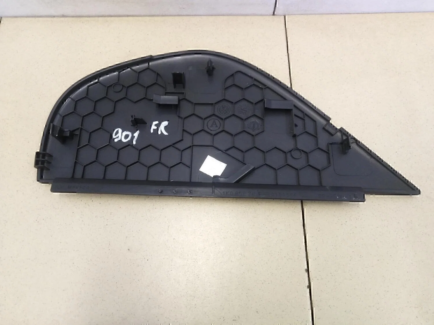 Накладка (кузов внутри) VW Jetta 2006-2011 - миниатюра 4