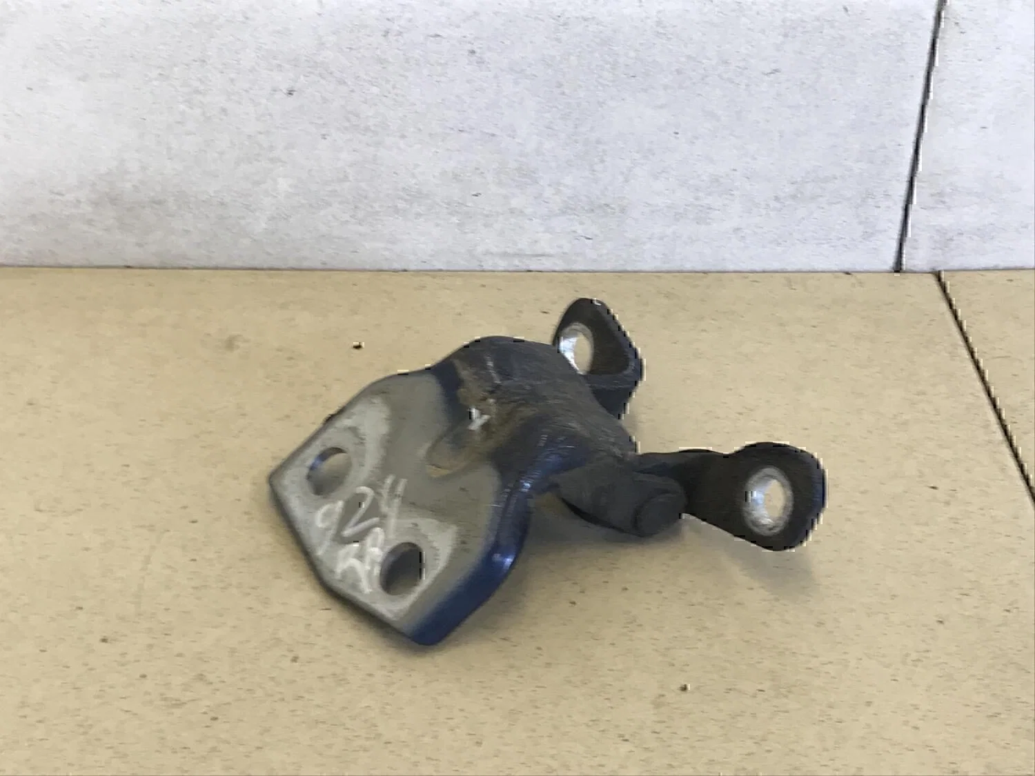 Петля двери Hyundai-KIA Spectra 2001-2011 - миниатюра 2