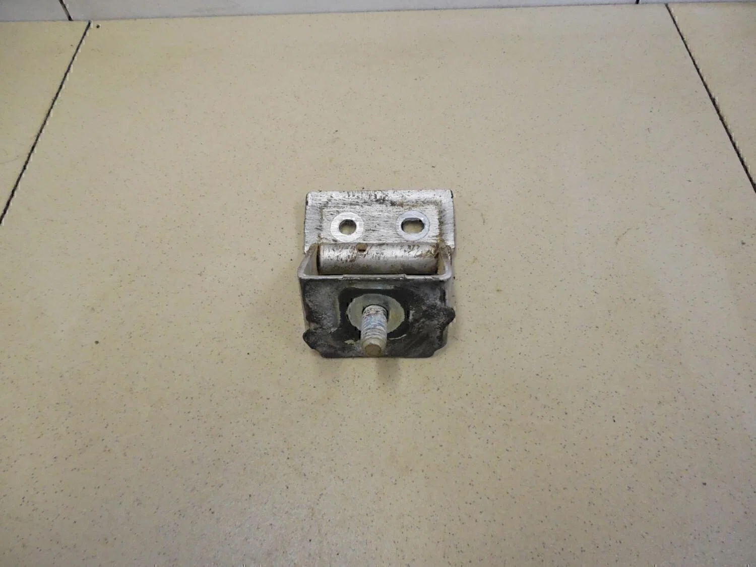 Петля двери багажника SUZUKI SX4 2006-2013 - миниатюра 2