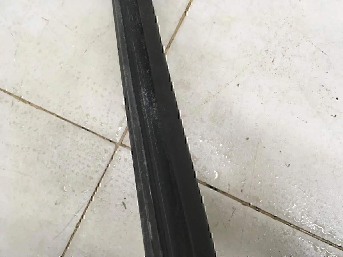 Уплотнитель стекла двери VW Pointer/Golf BR 2004-2009 - миниатюра 2