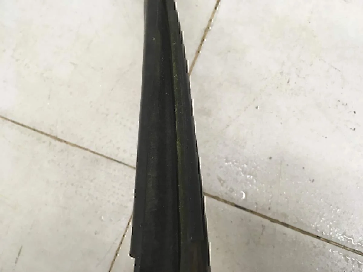 Уплотнитель стекла двери VW Pointer/Golf BR 2004-2009 - миниатюра 3