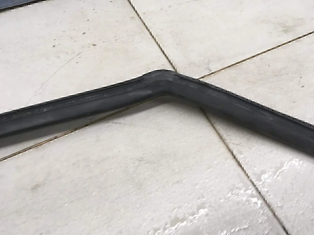 Уплотнитель стекла двери VW Pointer/Golf BR 2004-2009 - миниатюра 4