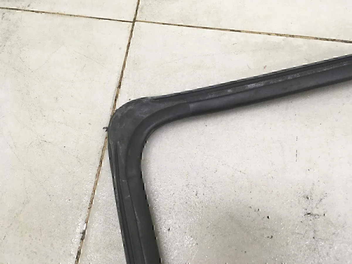 Уплотнитель стекла двери VW Pointer/Golf BR 2004-2009 - миниатюра 5