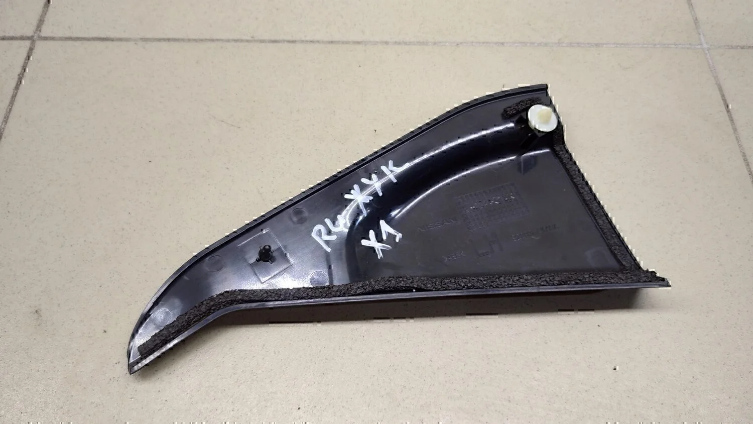 Накладка (кузов внутри) NISSAN Juke (F15) 2011> - миниатюра 4