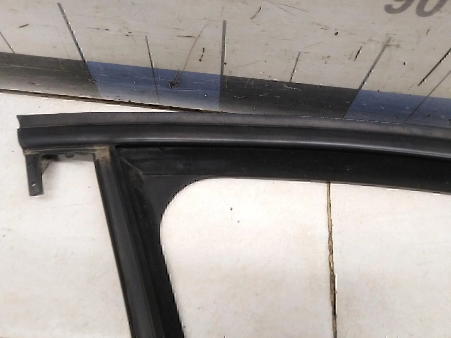 Направляющая стекла двери VW Jetta 2006-2011 - миниатюра 4
