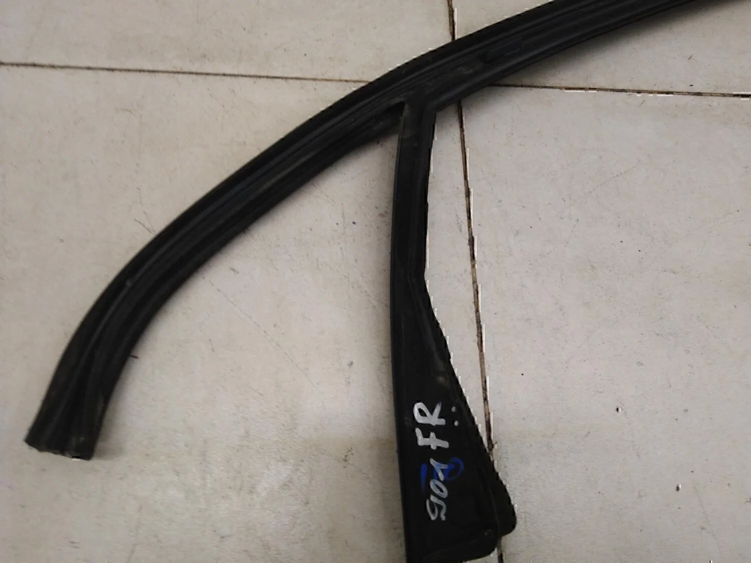 Направляющая стекла двери VW Jetta 2006-2011 - миниатюра 7
