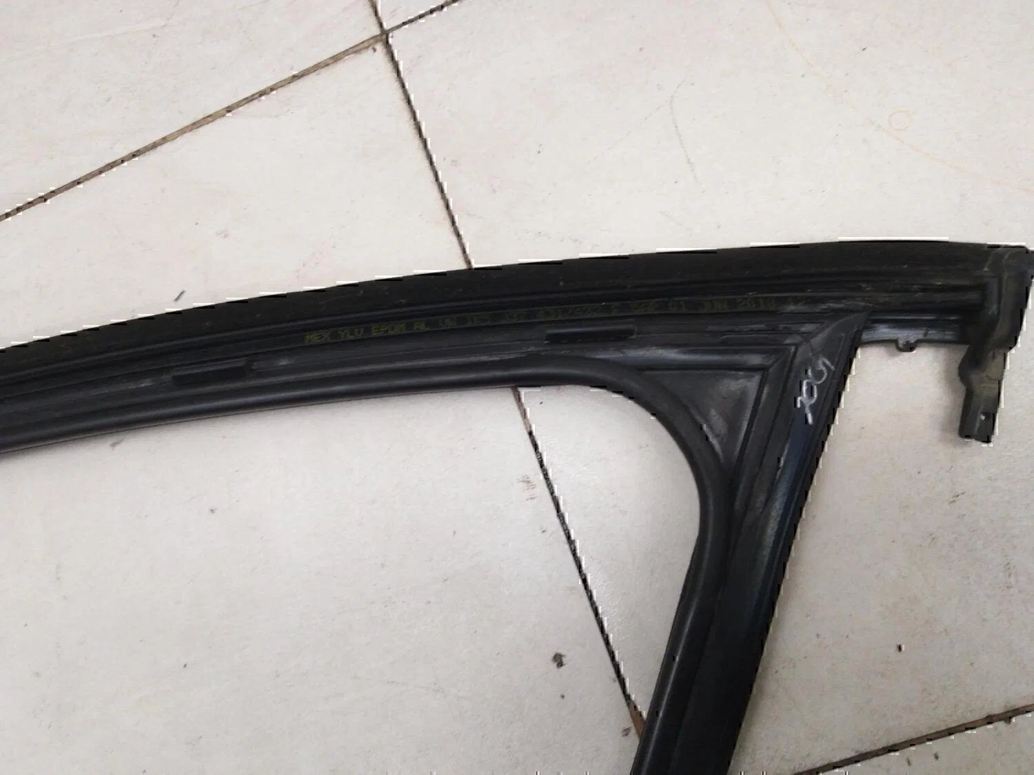 Направляющая стекла двери VW Jetta 2006-2011 - миниатюра 8