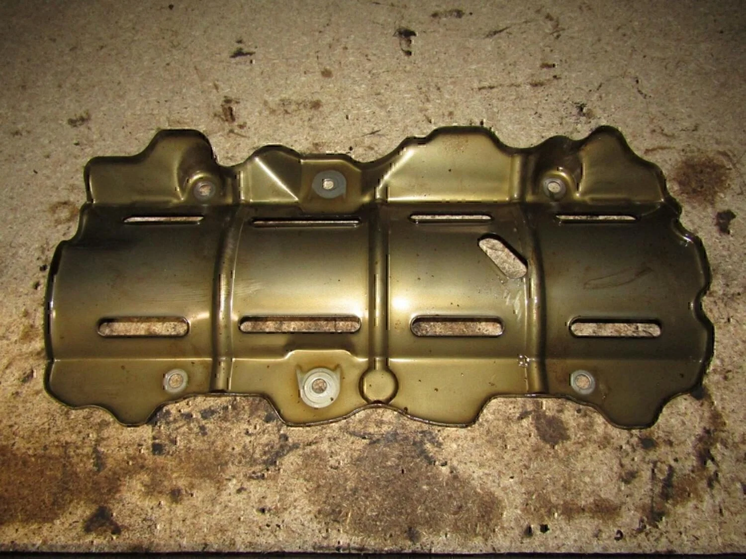 Маслоотражатель FORD Fiesta 1995-2000 - миниатюра 2