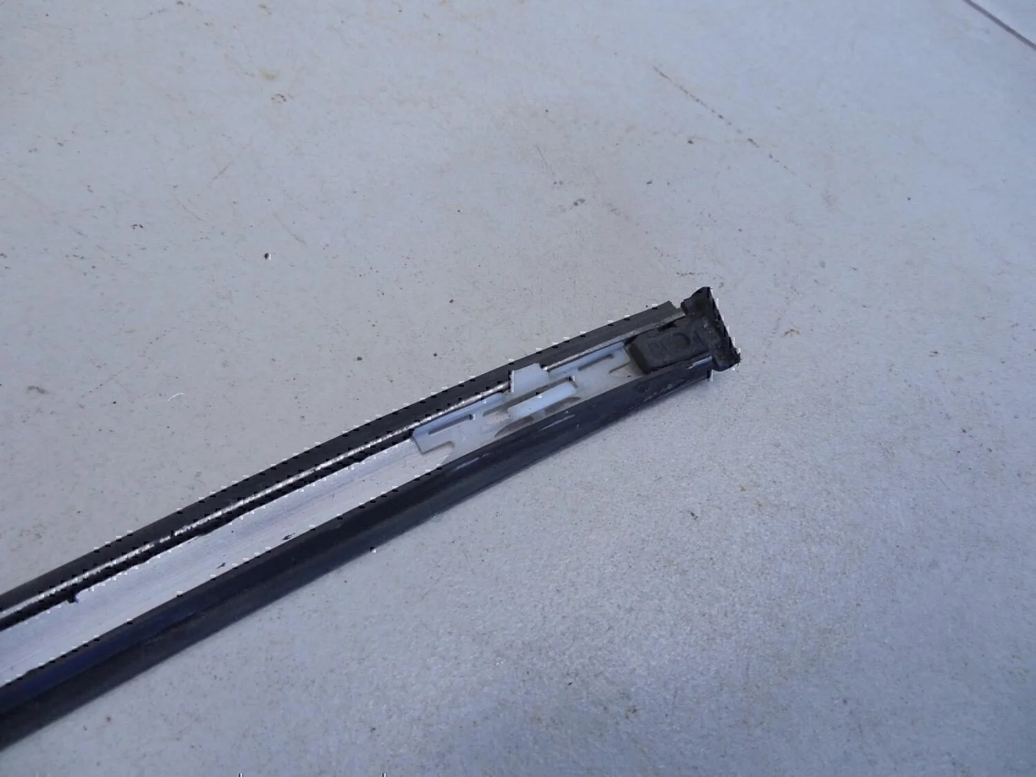 Молдинг крыши правый Hyundai-KIA Spectra 2001-2011 - миниатюра 3