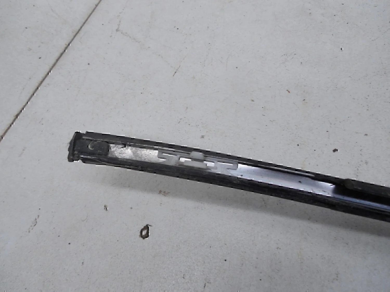 Молдинг крыши правый Hyundai-KIA Spectra 2001-2011 - миниатюра 4