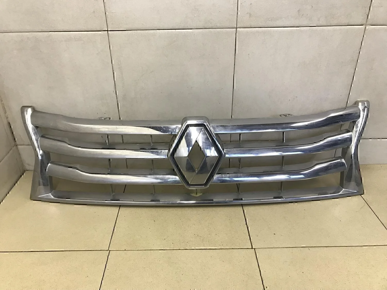 Решетка радиатора RENAULT Duster 2012> - изображение 1