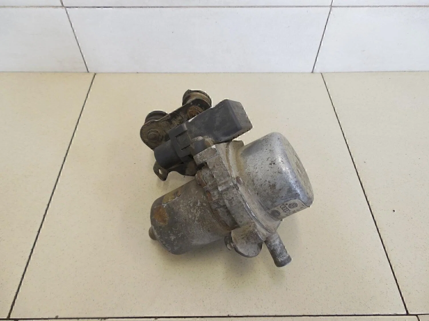 Насос вакуумный Audi A3 (8L1) 1996-2003 - миниатюра 8