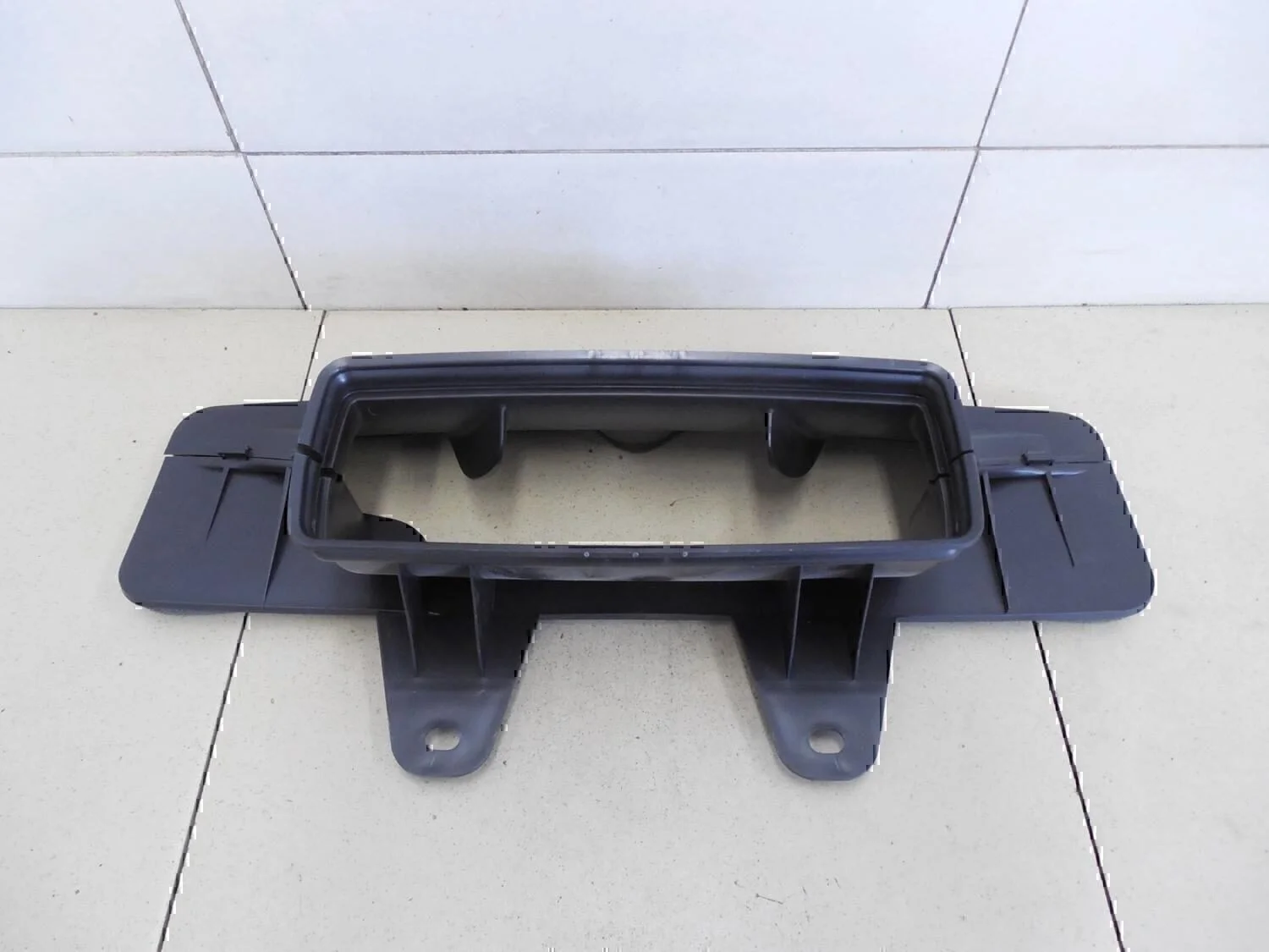 Воздухозаборник (внутри) VW Polo (Sed RUS) 2011> - миниатюра 3