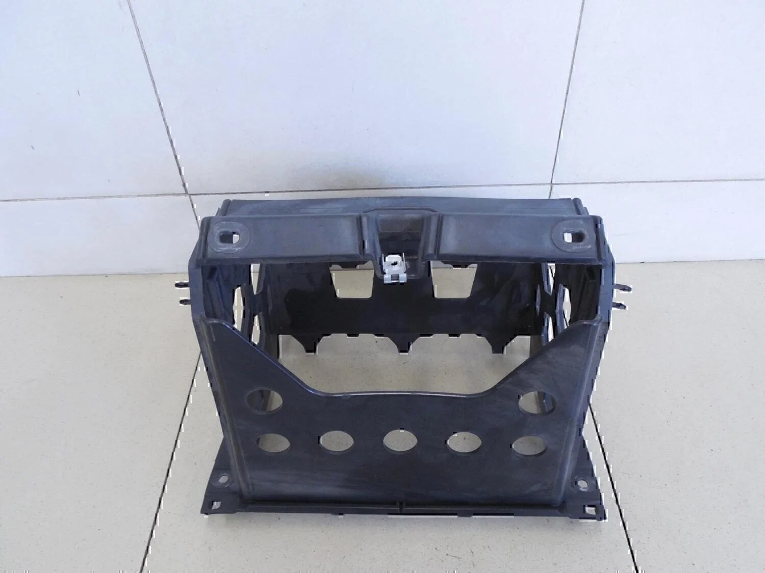 Рамка магнитолы VW Polo (Sed RUS) 2011> - миниатюра 3