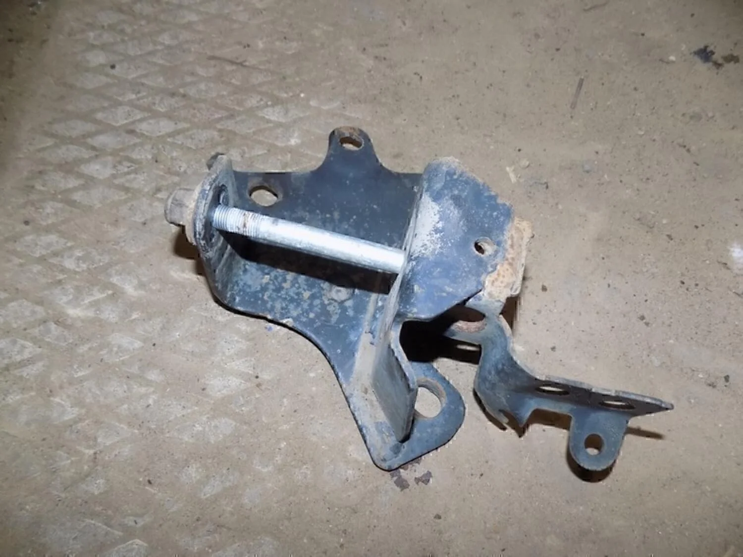 Кронштейн задней балки RENAULT Megane II 2002-2009 - миниатюра 3