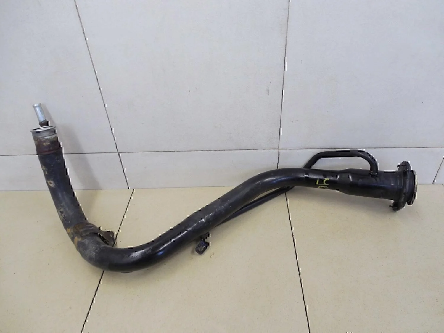 Горловина топливного бака SUZUKI SX4 2006-2013 - изображение 1
