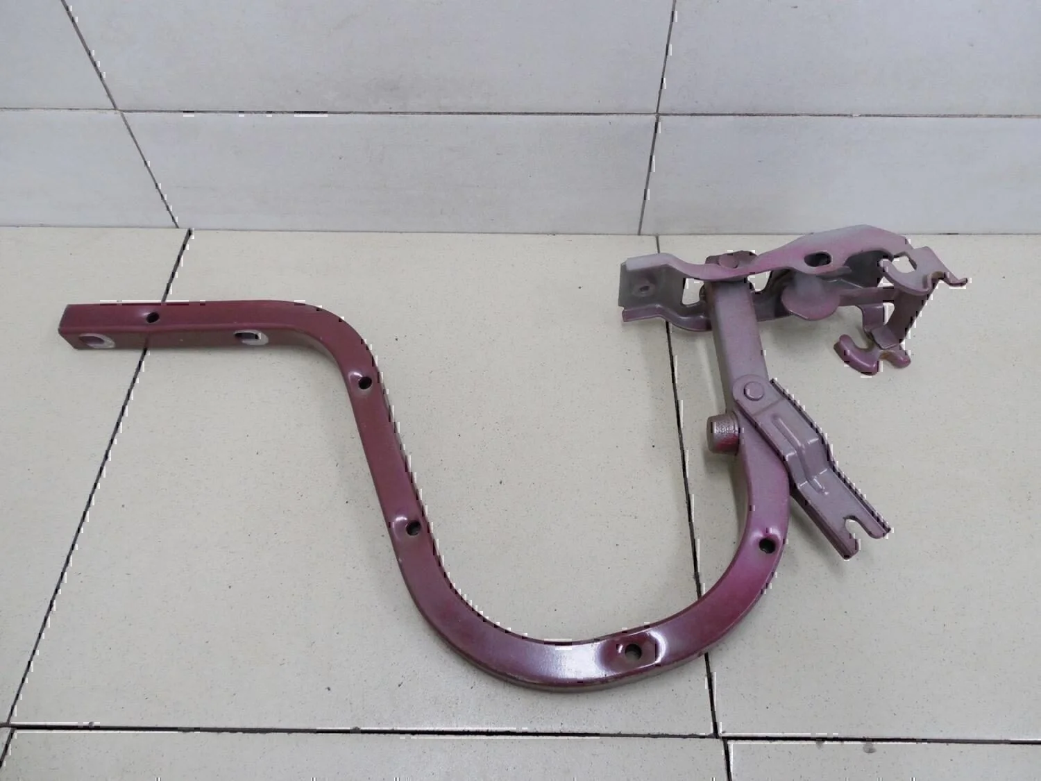 Петля крышки багажника Hyundai-KIA Spectra 2001-2011 - изображение 1