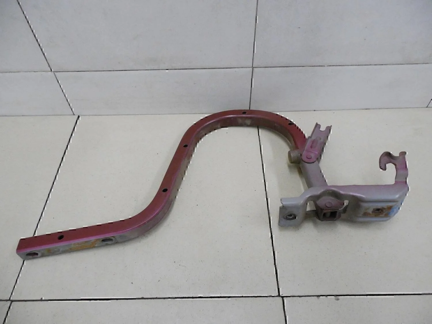 Петля крышки багажника Hyundai-KIA Spectra 2001-2011 - миниатюра 2