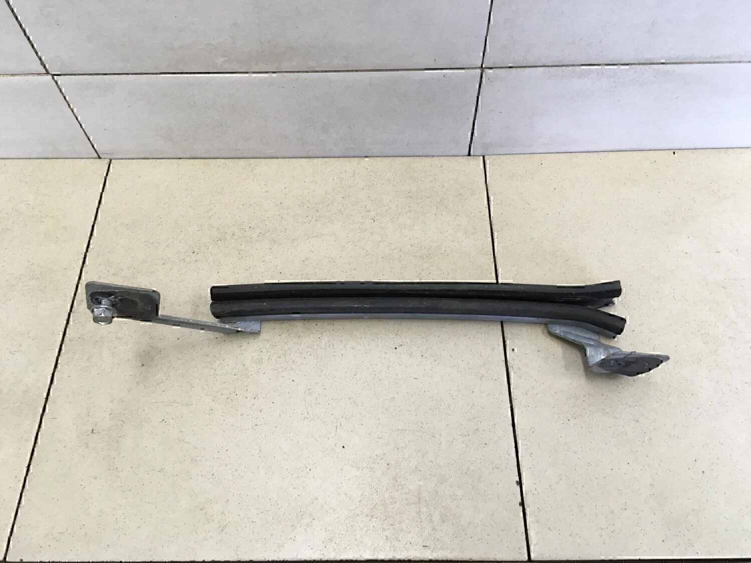 Направляющая стекла двери Peugeot-Citroen C4 2005-2011 - изображение 1