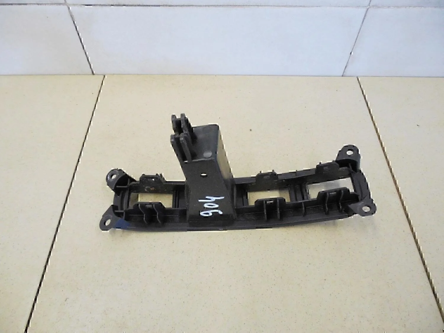 Консоль NISSAN Micra (K12E) 2002-2010 - миниатюра 4