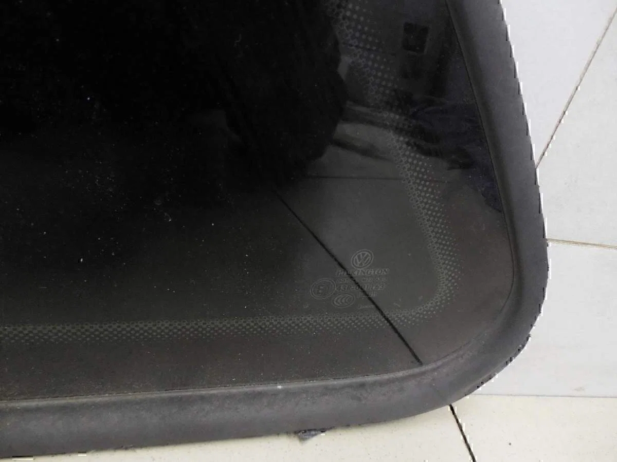 Стекло кузовное глухое левое VW Pointer/Golf BR 2004-2009 - миниатюра 2