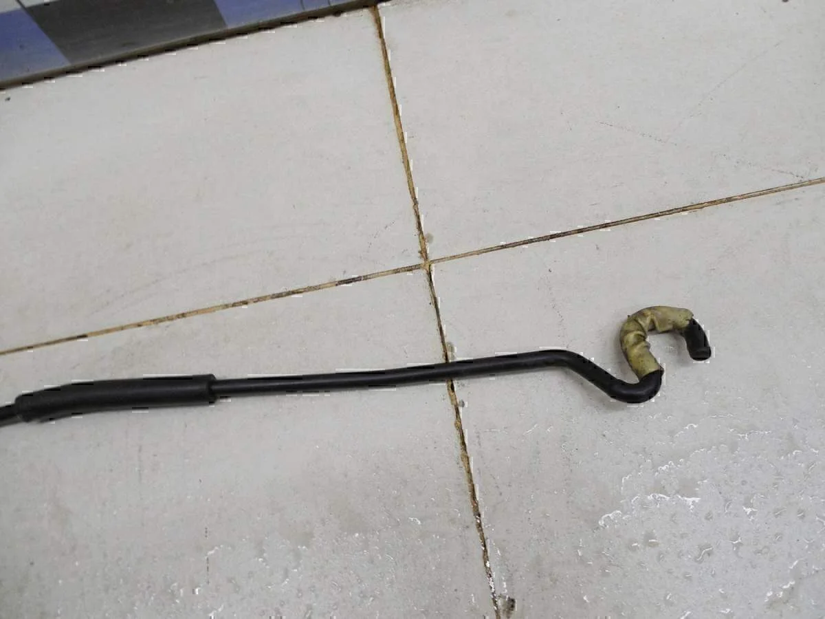Держатель капота VW Pointer/Golf BR 2004-2009 - миниатюра 2