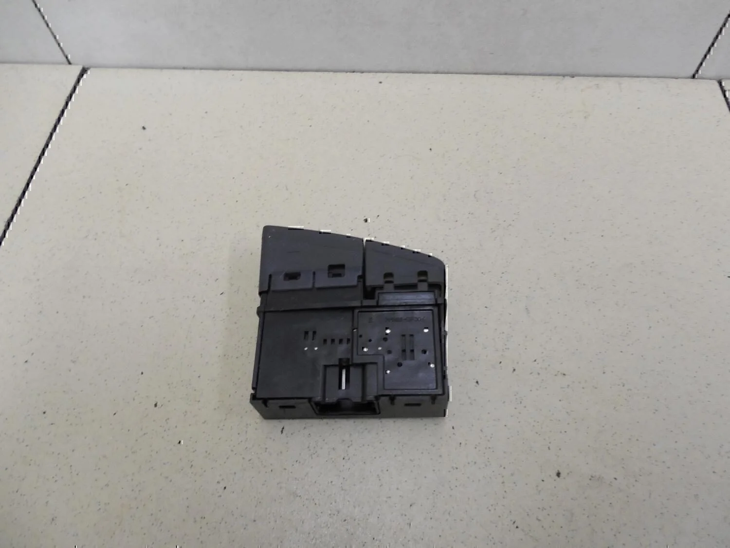 Кнопка аварийной сигнализации SUZUKI SX4 2006-2013 - миниатюра 2