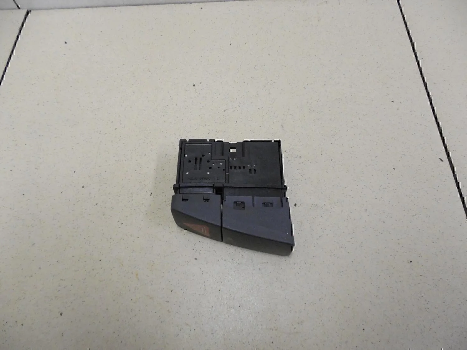 Кнопка аварийной сигнализации SUZUKI SX4 2006-2013 - миниатюра 4