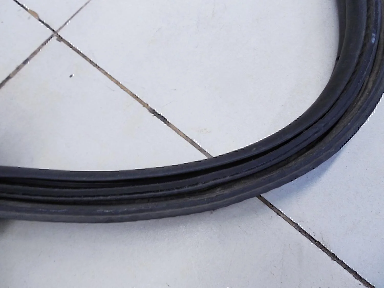 Уплотнитель багажника Peugeot-Citroen C4 2005-2011 - миниатюра 2
