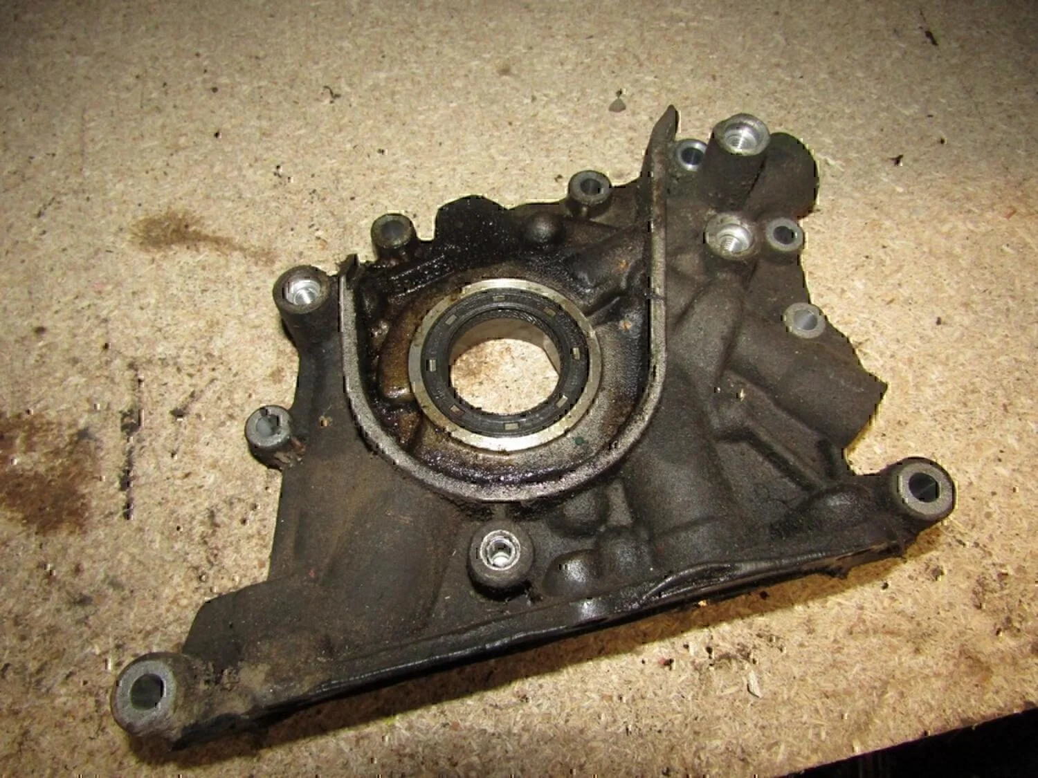 Насос масляный FORD Fiesta 1995-2000 - миниатюра 2