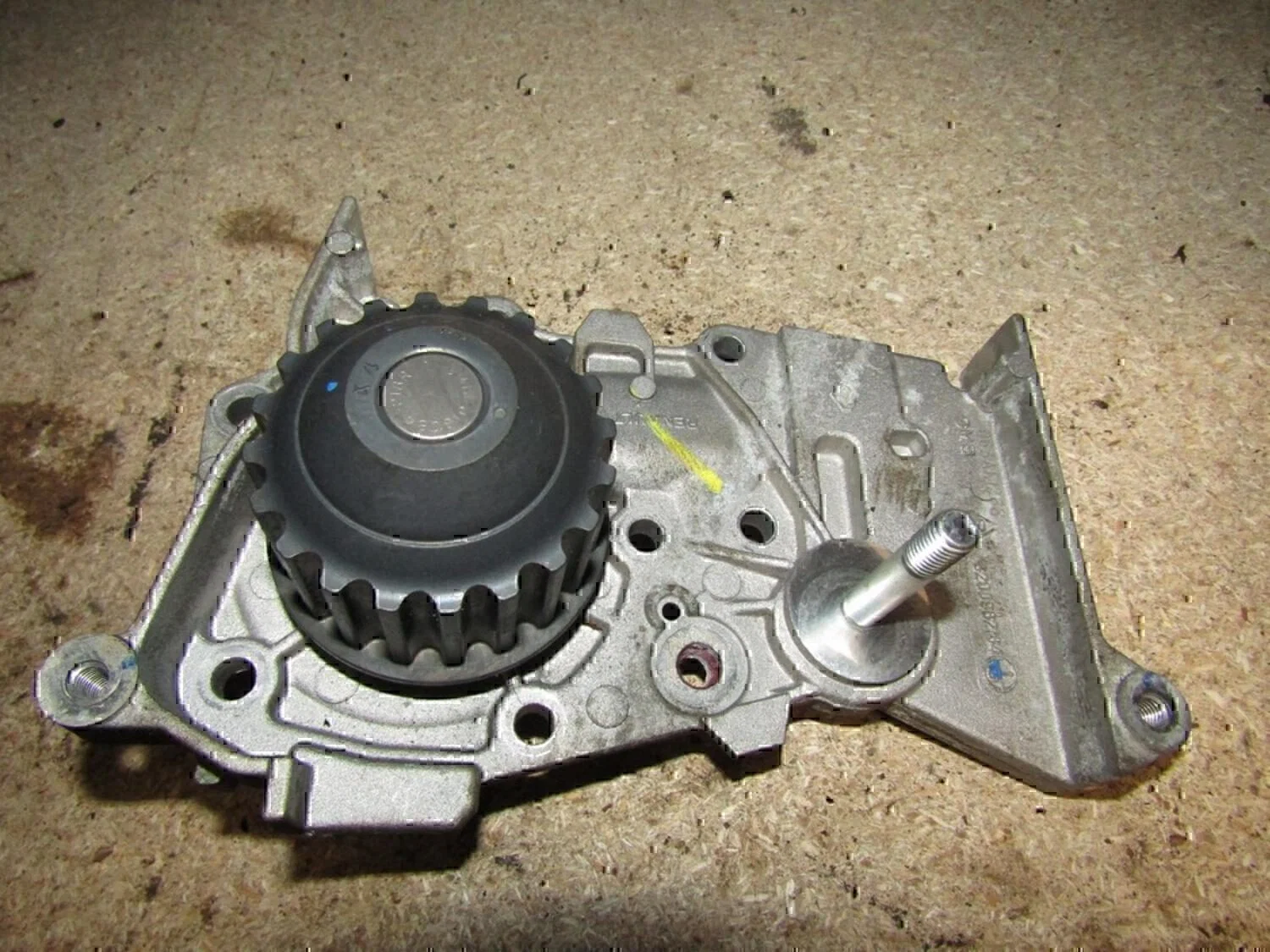 Насос водяной (помпа) RENAULT Logan 2005-2014 - изображение 1