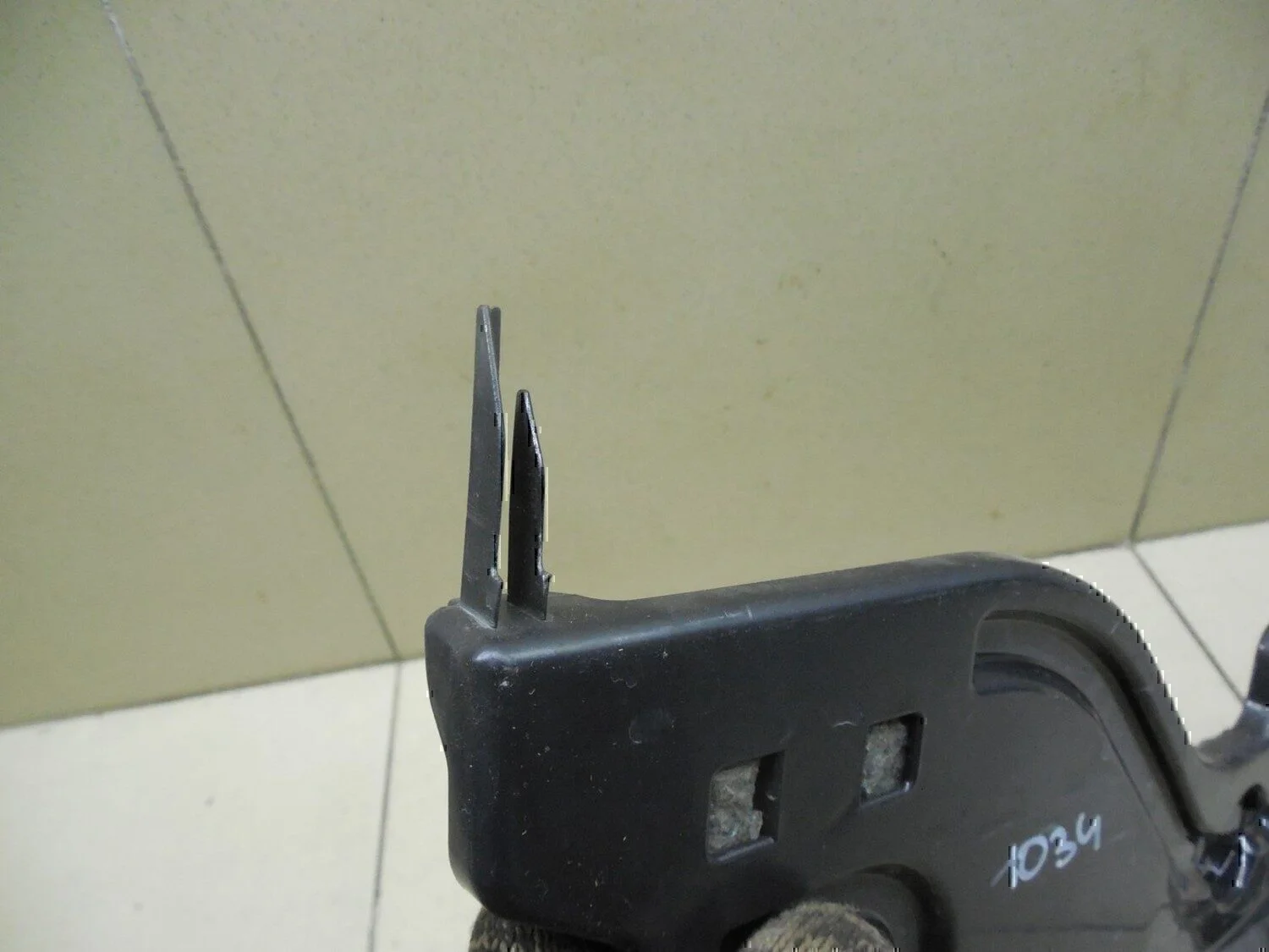 Накладка (кузов внутри) TOYOTA Yaris 2005-2011 - миниатюра 2