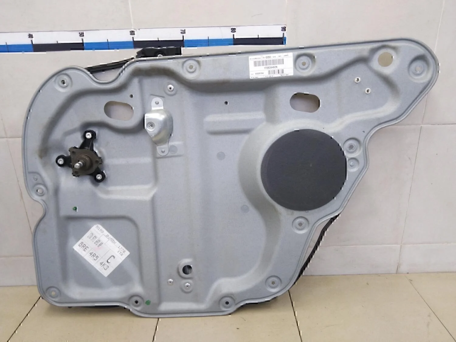 Стеклоподъемник механ. задний правый VW Touran 2003-2010 - изображение 1