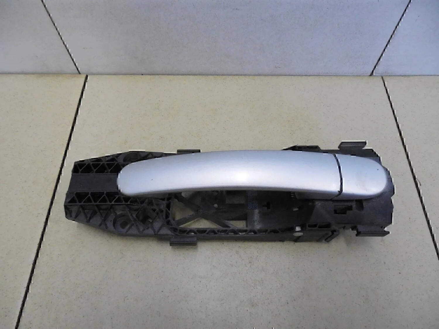 Ручка двери задней наружная правая VW Jetta 2011> - миниатюра 2