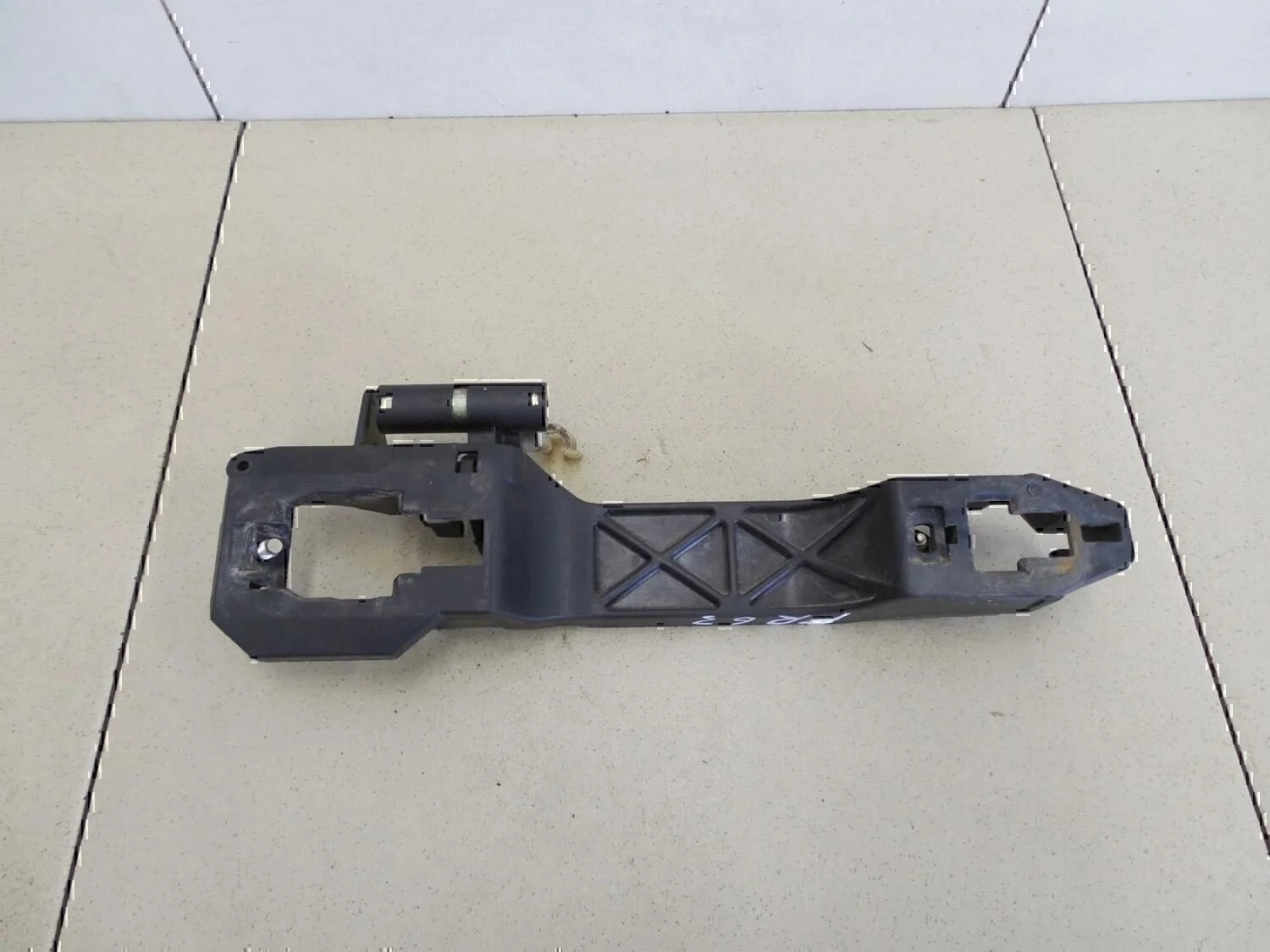 Кронштейн ручки TOYOTA RAV 4 2000-2005 - миниатюра 2