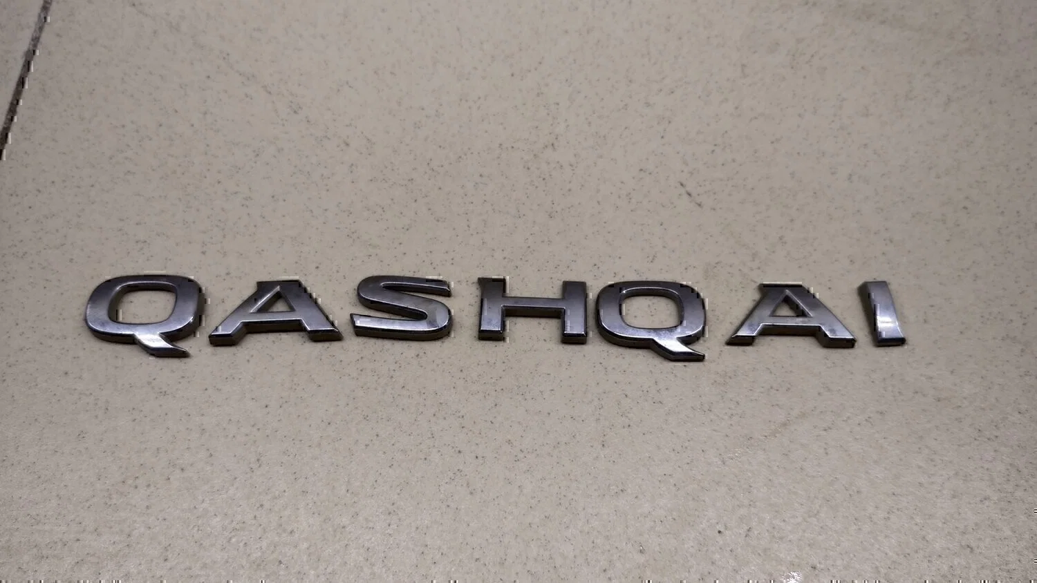Эмблема на крышку багажника NISSAN Qashqai (J11) 2014> - изображение 1