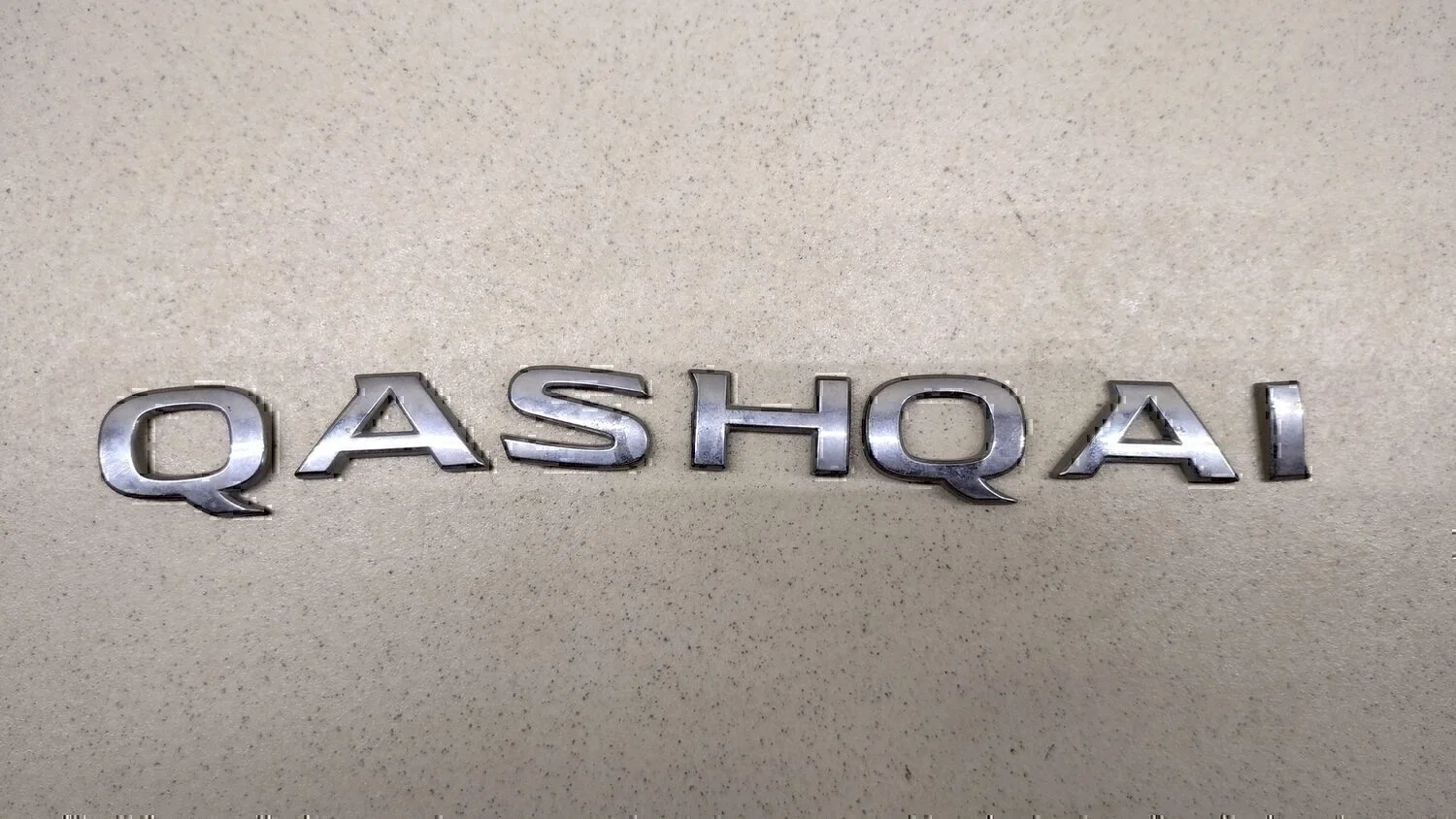 Эмблема на крышку багажника NISSAN Qashqai (J11) 2014> - миниатюра 2