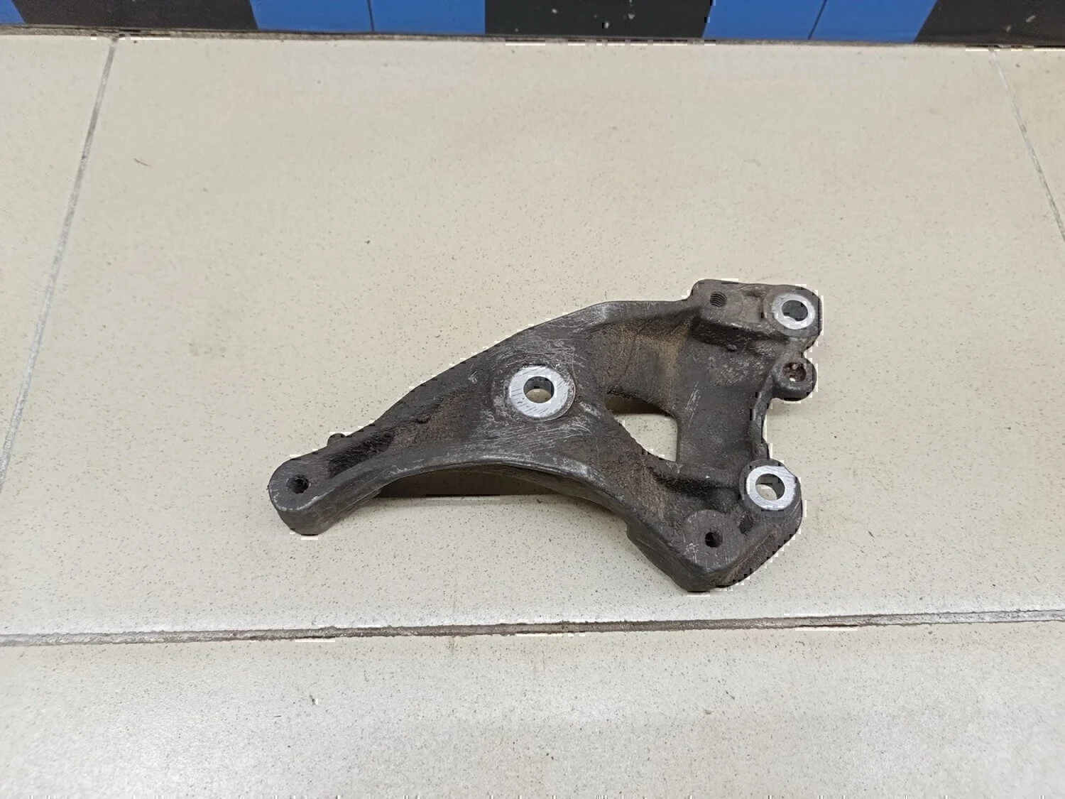 Кронштейн кондиционера Peugeot-Citroen C4 2005-2011 - миниатюра 2
