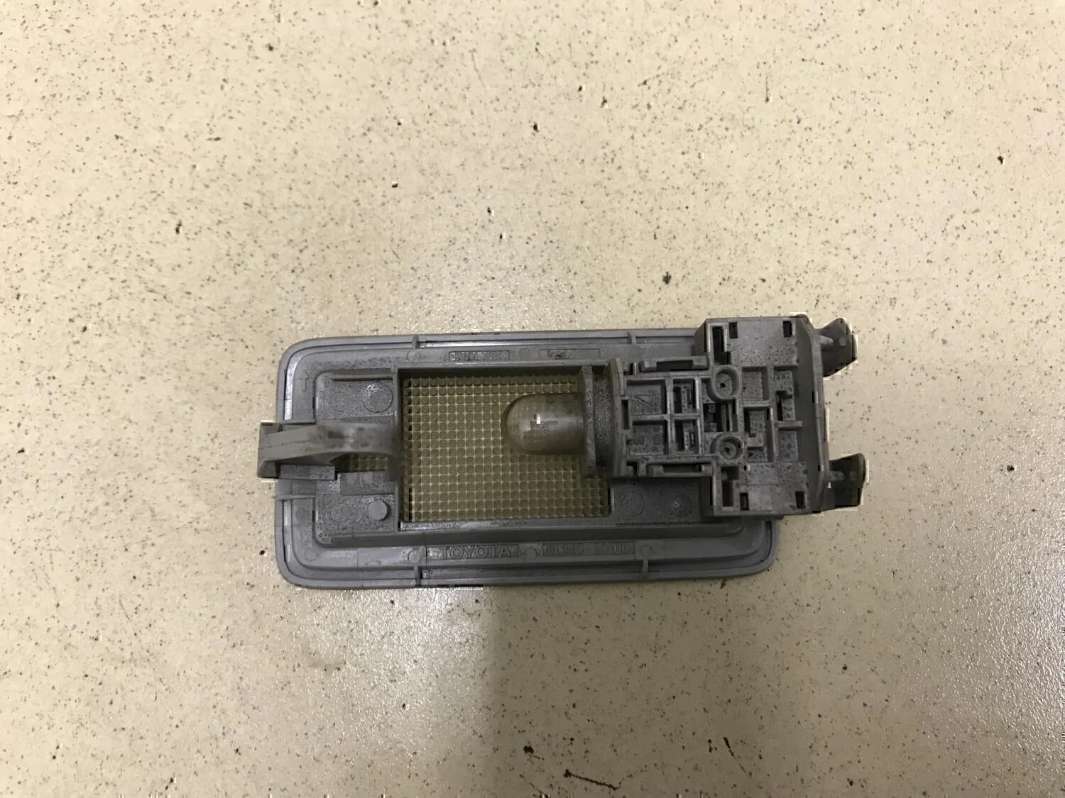 Плафон салонный TOYOTA Camry XV40 2006-2011 - миниатюра 3