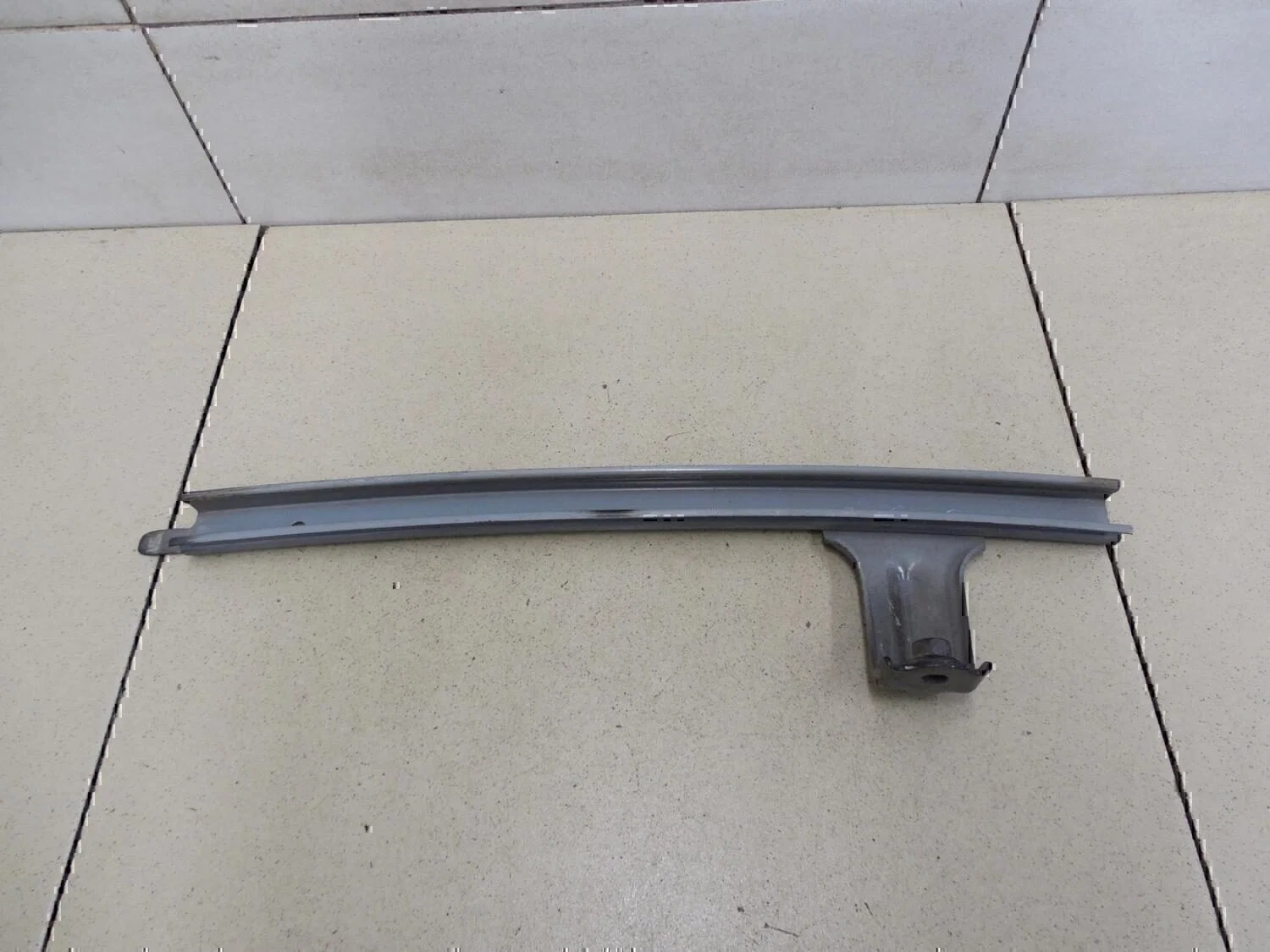 Направляющая стекла двери TOYOTA RAV 4 2006-2013 - миниатюра 2