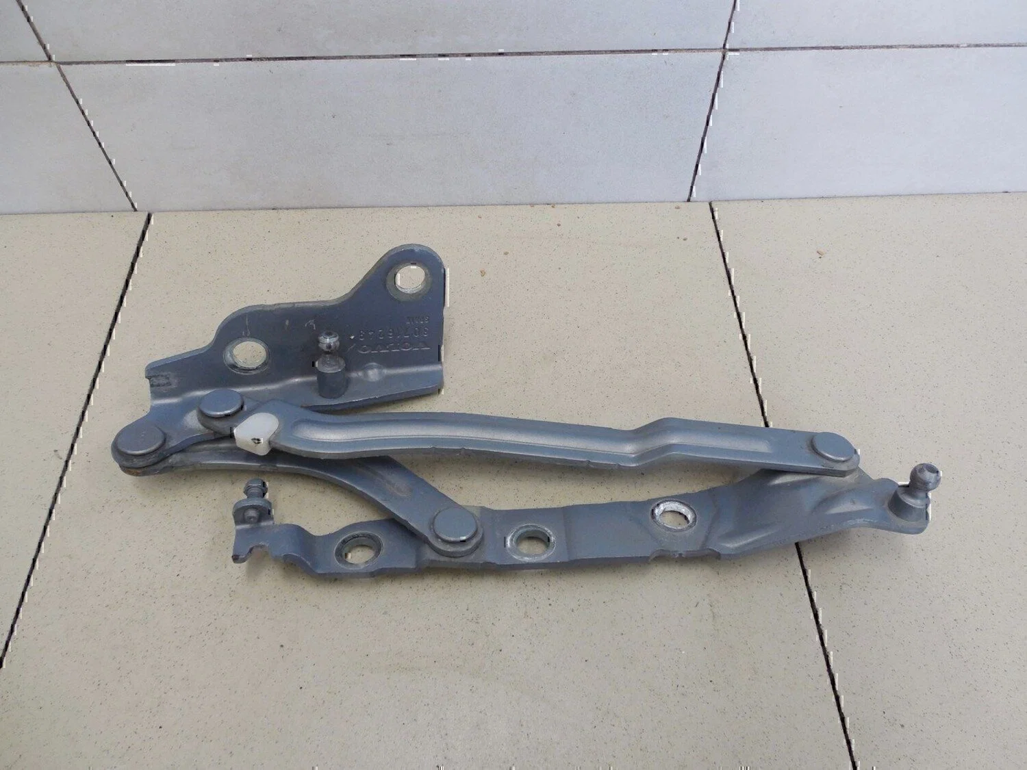 Петля крышки багажника VOLVO S40 2004-2012 - миниатюра 2