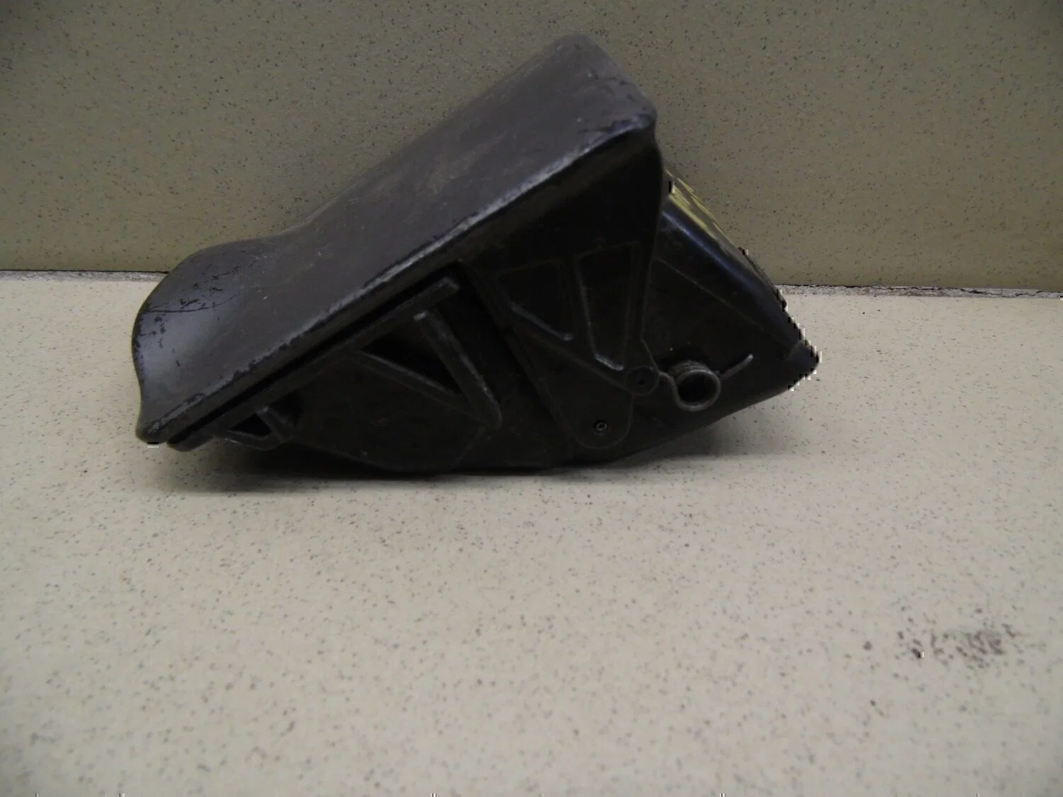 Пепельница передняя MITSUBISHI Lancer (CS/Classic) 2003-2006 - миниатюра 2